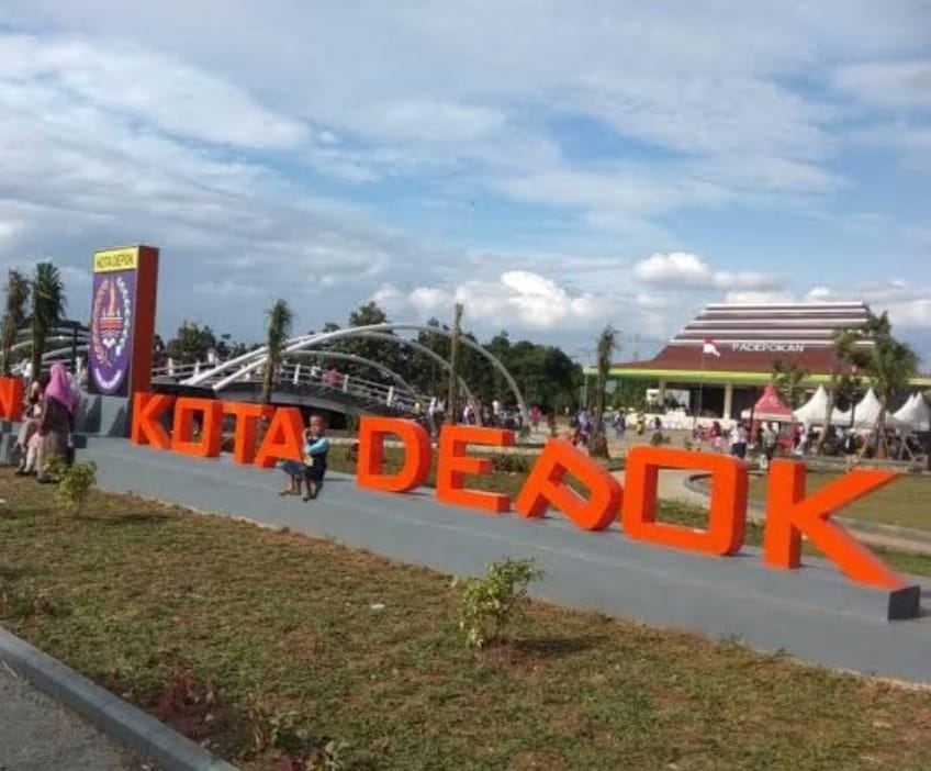 Libur Natal, Wisatawan Padati Pesona Taman Alun-Alun Depok