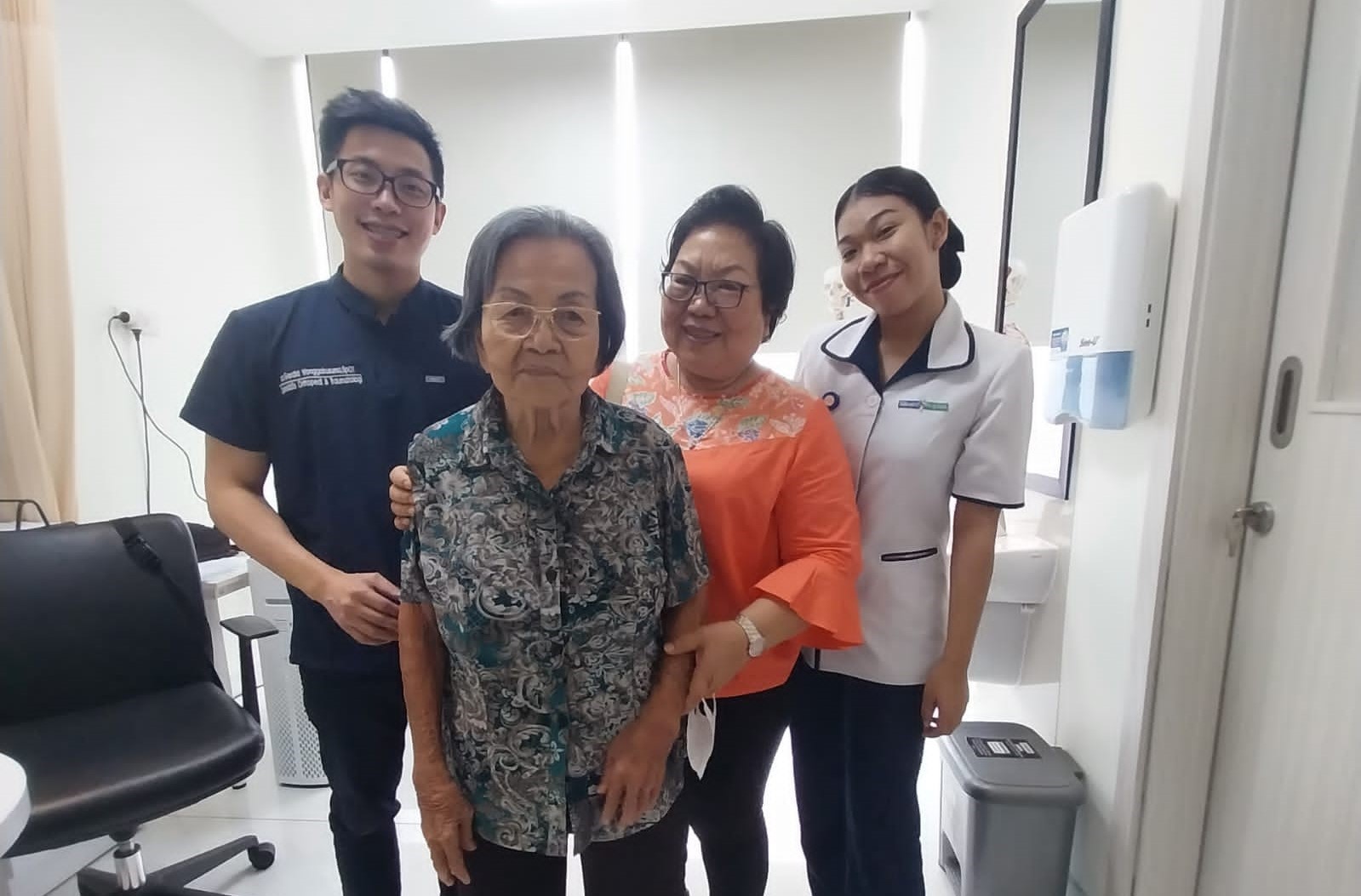 Lansia 96 Tahun Sukses Jalani Operasi Ganti Tulang Panggul di Siloam Hospitals Mampang