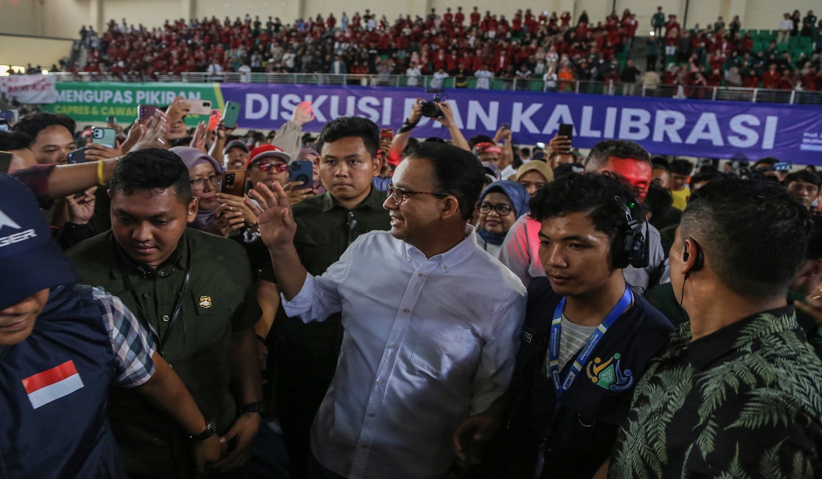 Capres Anies Baswedan saat berdialog dengan pemuda di GOR Jatidiri, Semarang