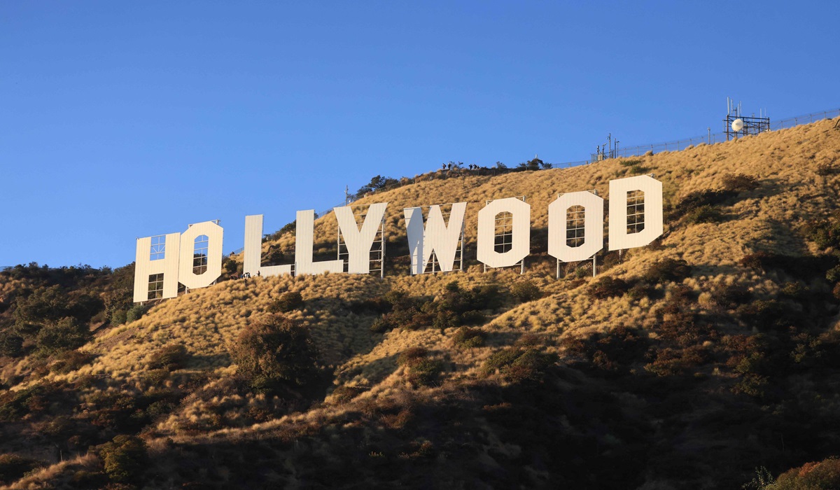 Papan nama Hollywood yang berada di atas Kota Los Angeles, Amerika Serikat