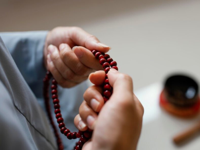 Bacaan Ratib Al-Athos Arab, Latin, Arti, serta Keutamaannya