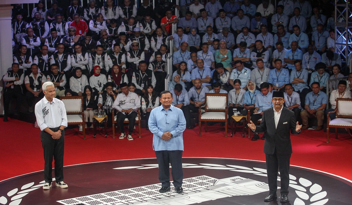 Suasana debat capres di halaman kantor KPU