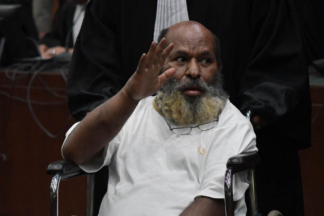 Lukas Enembe usai menjalani sidang putusan di Pengadilan Tipikor, Jakarta, Kamis (19/10/2023).