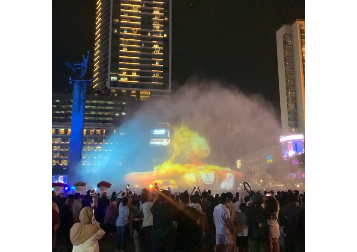Suasana di sekitaran Bundaran HI, Jakarta, Minggu (31/12).