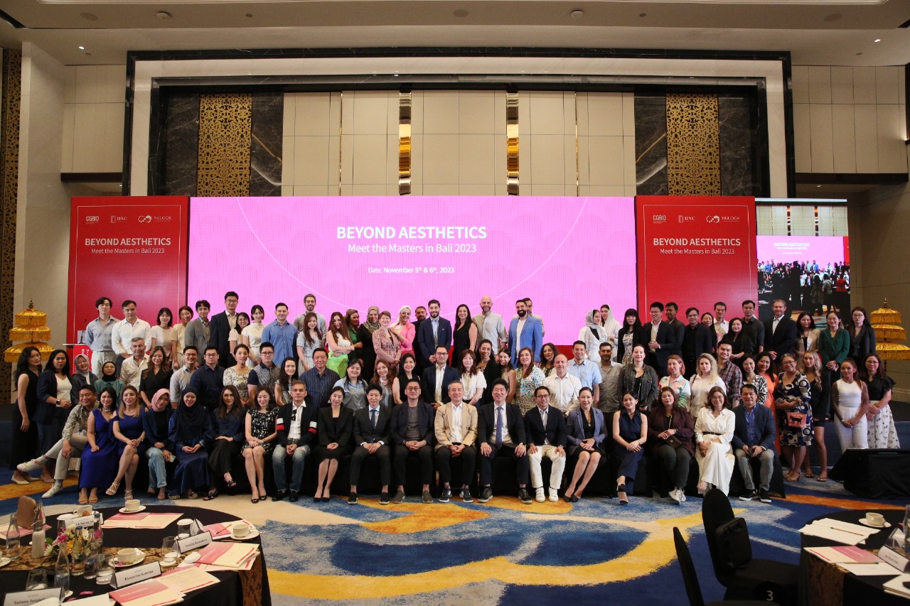 Para dokter dari tujuh negera yang menjadi peserta acara Meet The Masters di Bali, baru-baru ini.