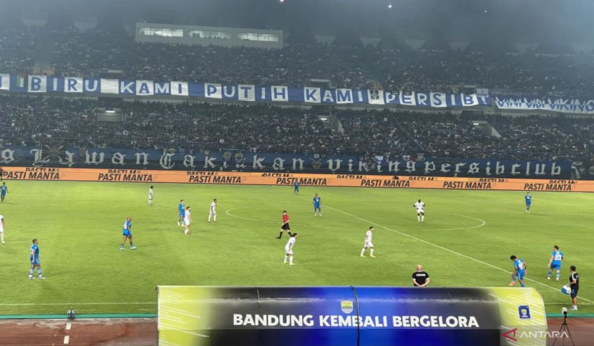 Persik Hadiahi Persib Kekalahan Kandang Pertama