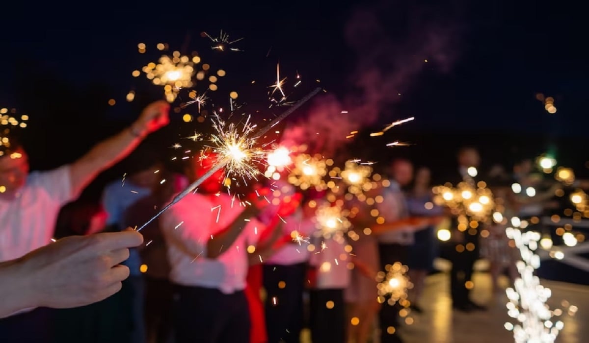 Kegiatan Seru Malam Tahun Baru di Rumah Bersama Keluarga atau Teman