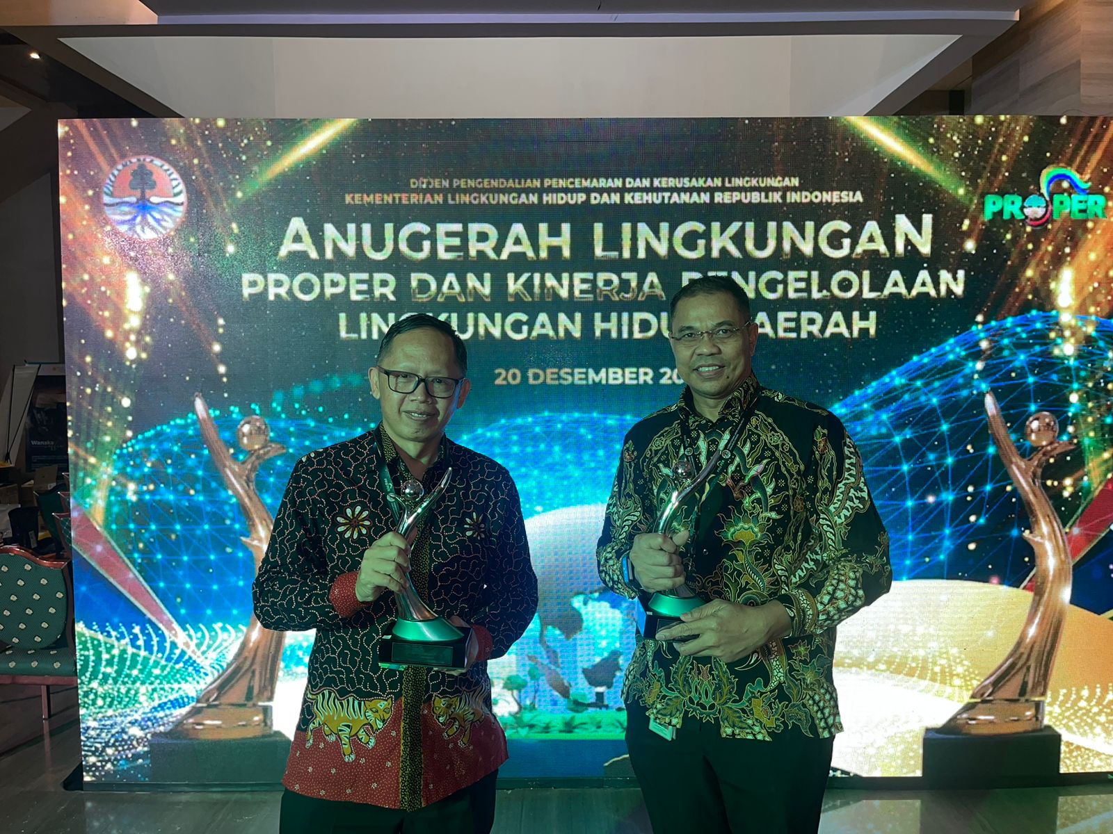 Peraih Anugerah Lingkungan dari dari Kementerian Lingkungan Hidup dan Kehutanan.