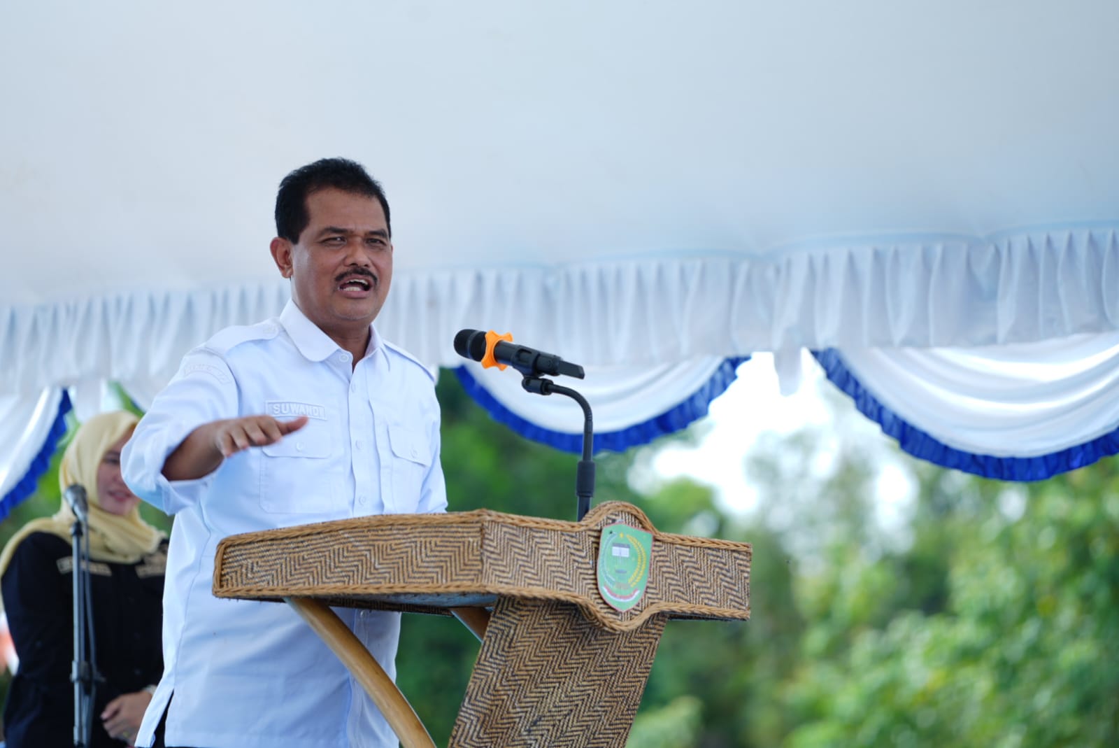 Direktur Jenderal Tanaman Pangan Suwandi bersama para petani di Pulang Pisau, Kalimantan Tengah, Senin (11/12). 