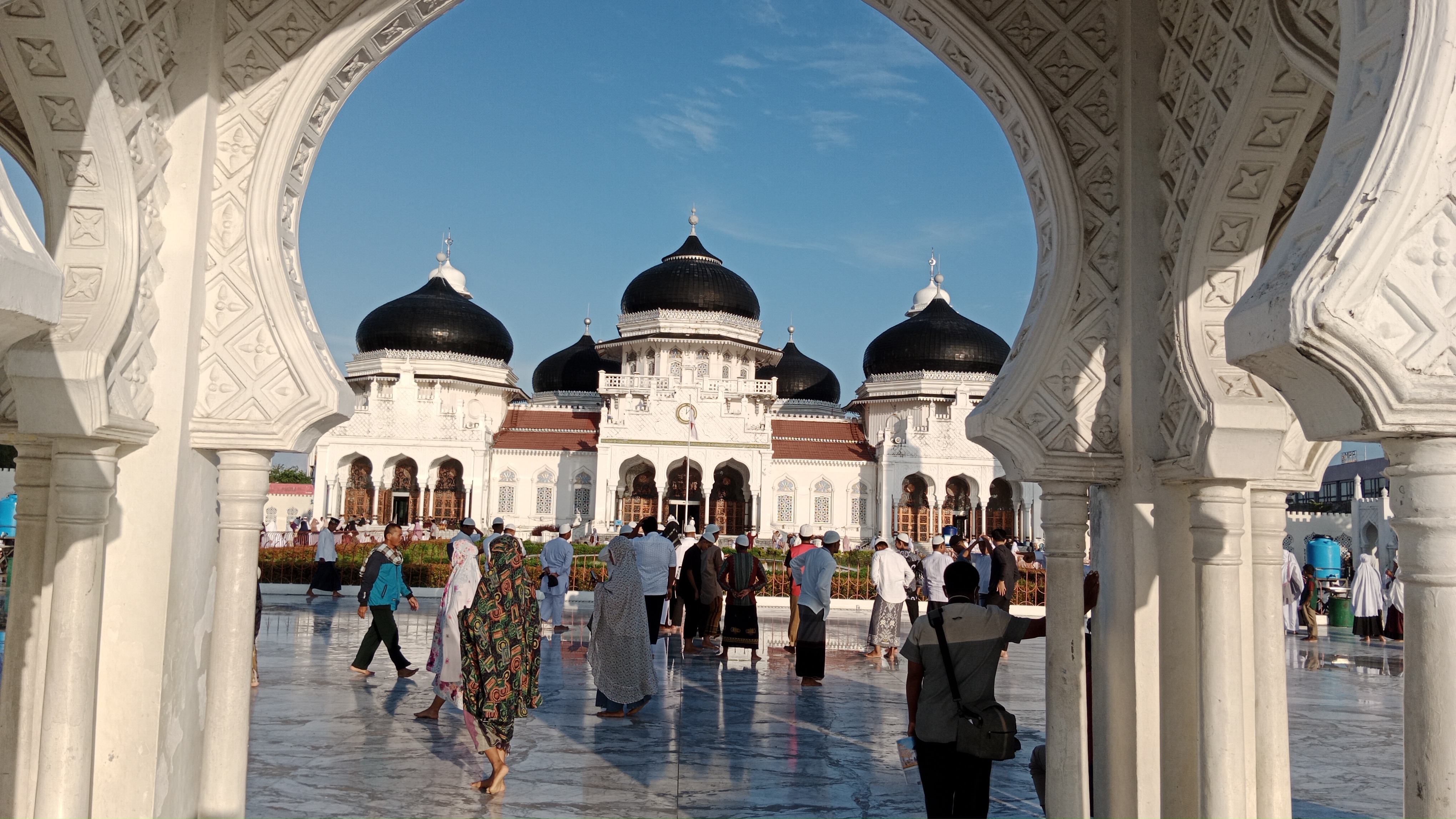 Masjid Raya Baiturrahman, Banda Aceh, menjadi saksi musibah tsunami Aceh pada 2004 silam.