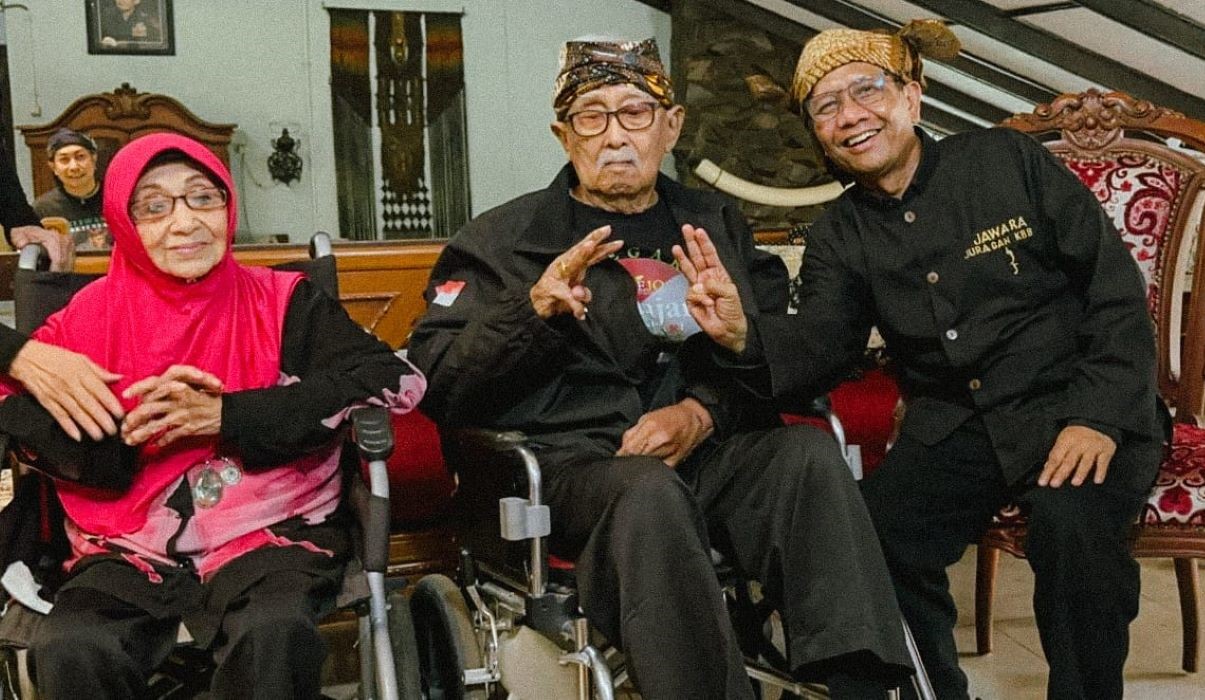 Mahfud MD dan Solihin GP beserta isteri