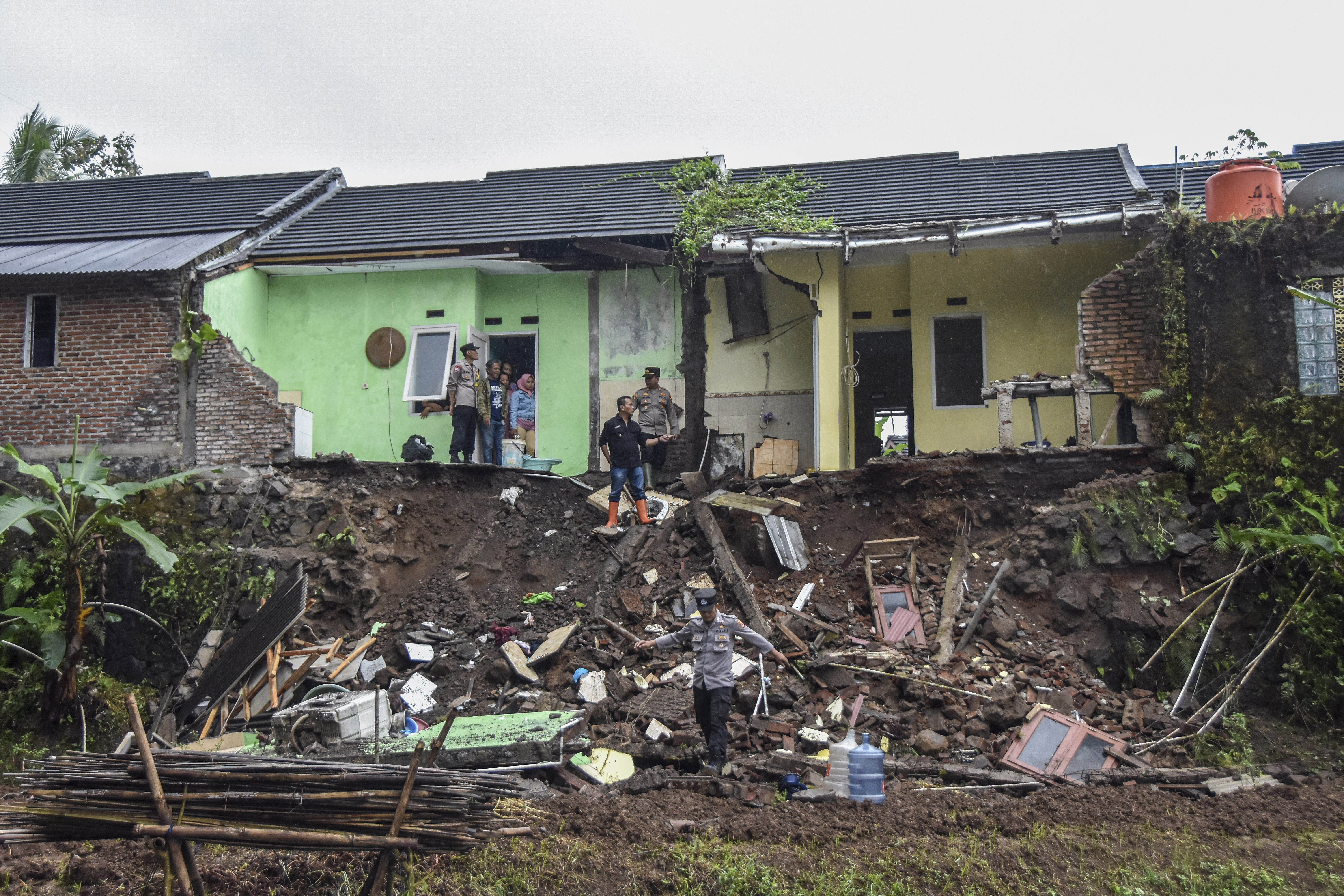 Rumah terdampak tanah longsor di Kabupaten Tasikmalaya