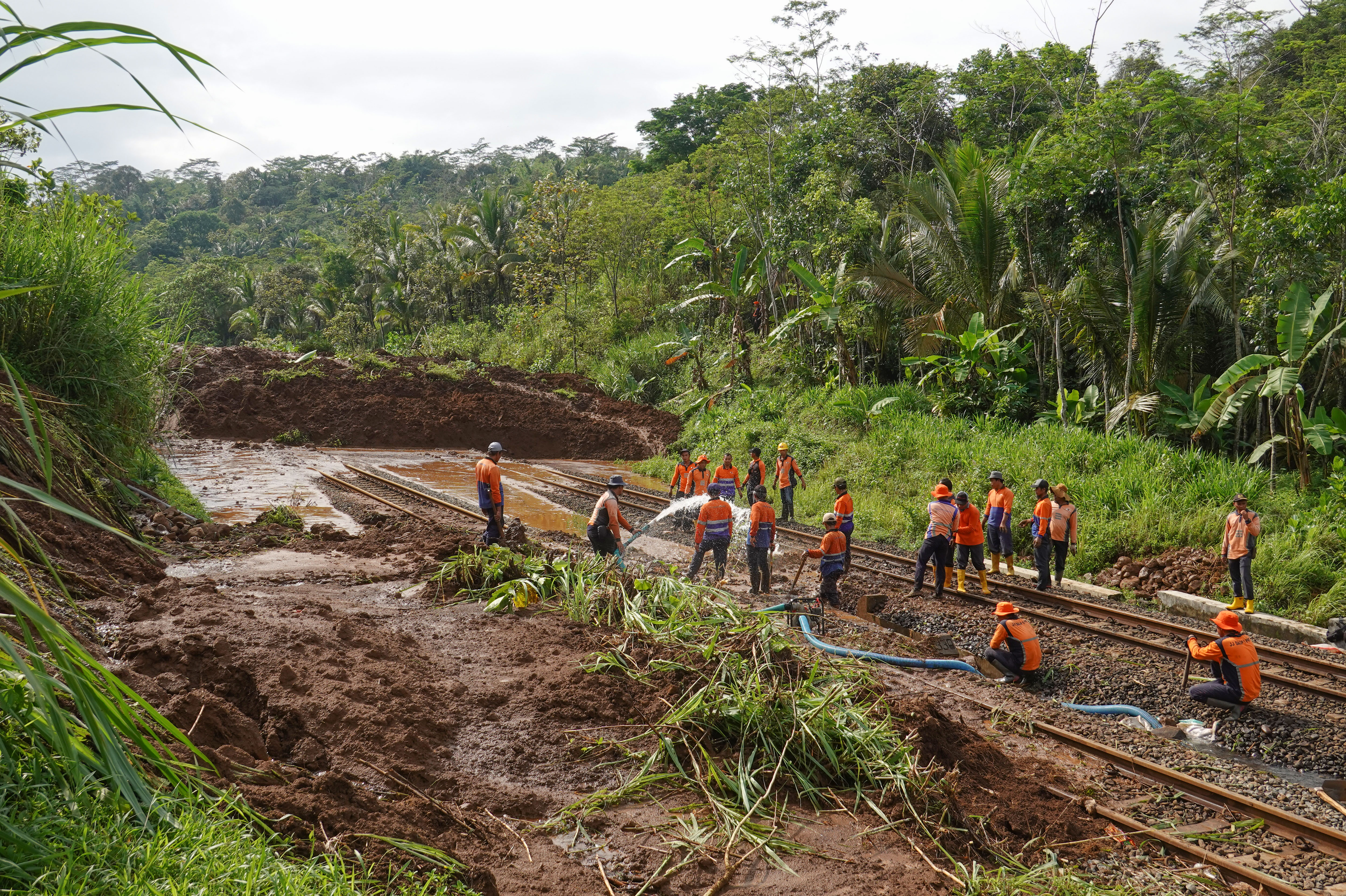 Ilustrasi - Sebanyak 28 lokasi di Daop 5 Purwokerto, Jawa Tengah, rawan bencana di musim penghujan.
