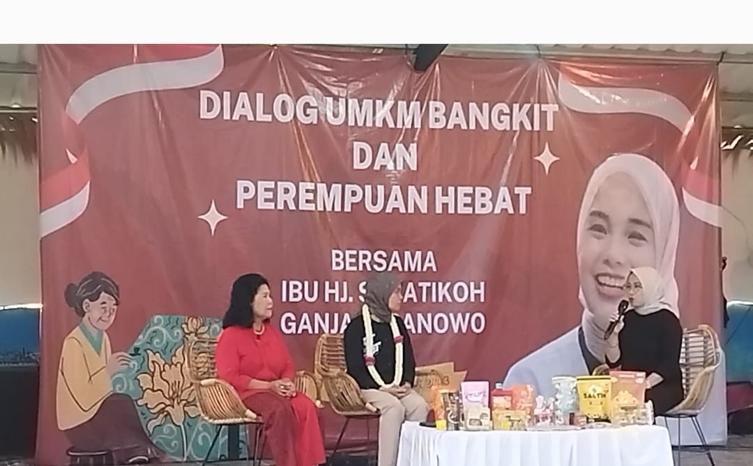  Atikoh berdialog dengan para pegiat UMKM di Kabupaten Tegal, Jawa Tengah, Jumat (29/12) malam