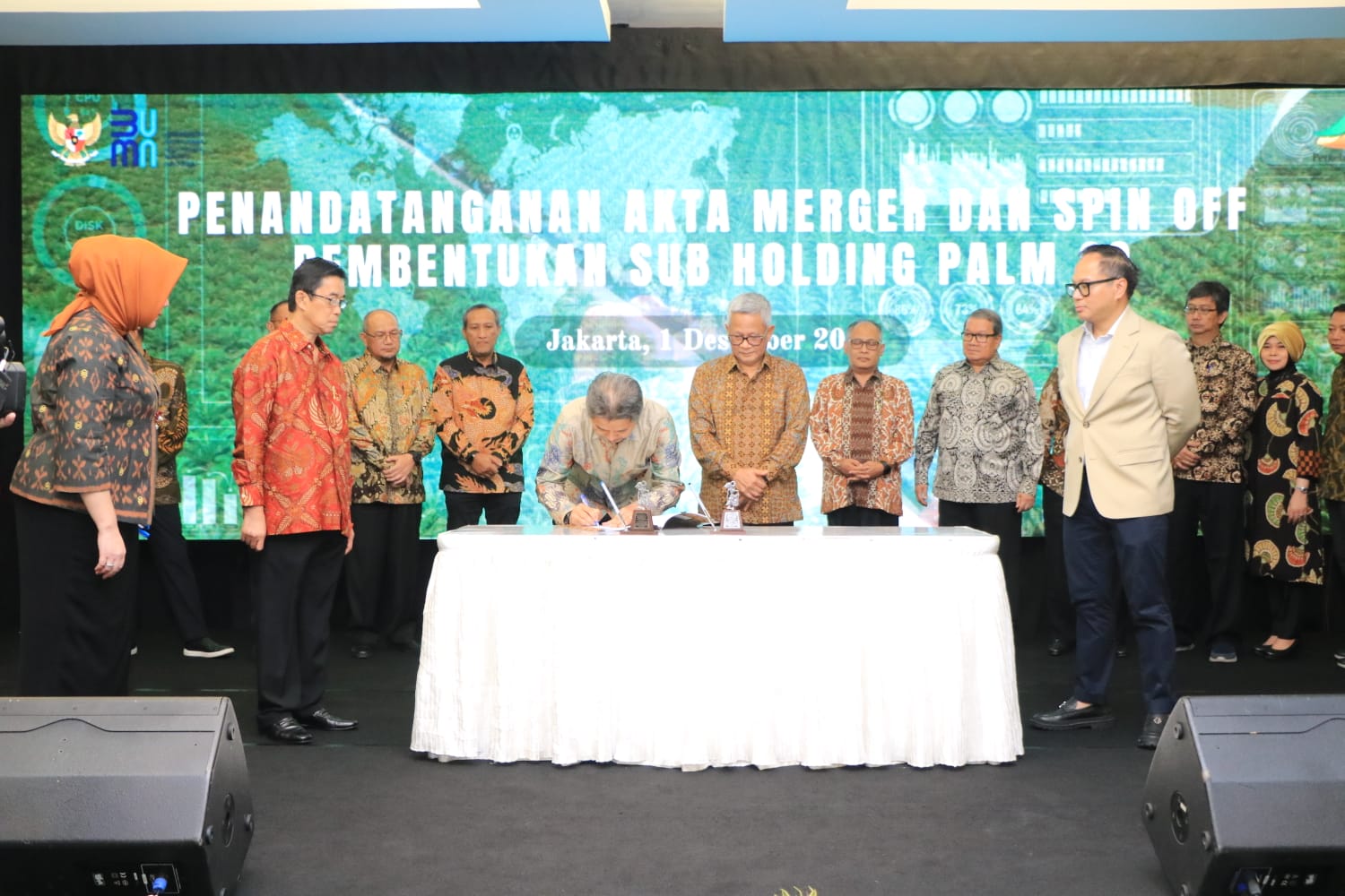 Penandatanganan Akta Merger dan Spin-Off Pembentukan Sub-Holding Palmcl