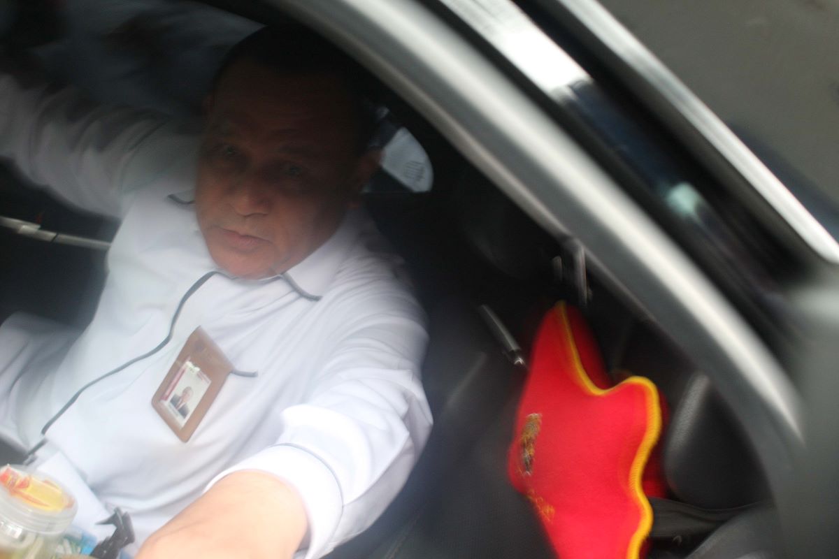 Filri Bahuri berupaya menghindar usai diperiksa sebagai saksi beberapa waktu lalu.