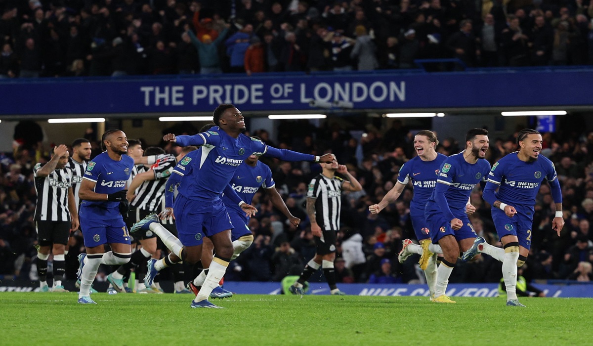 Para pemain Chelsea melakukan selebrasi usai menang adu penalti atas Newcastle United di perempat final Piala Liga.