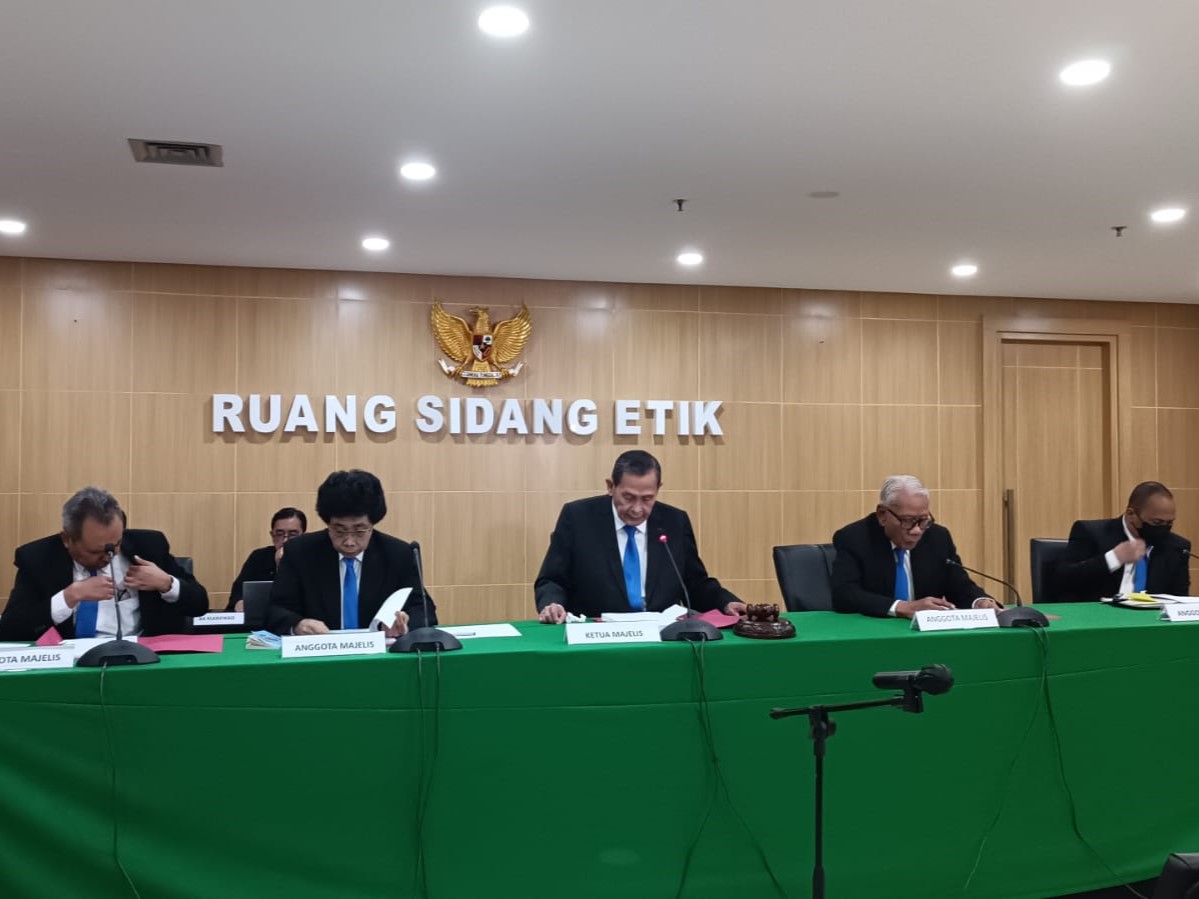 Sidang etik Firli Bahuri.