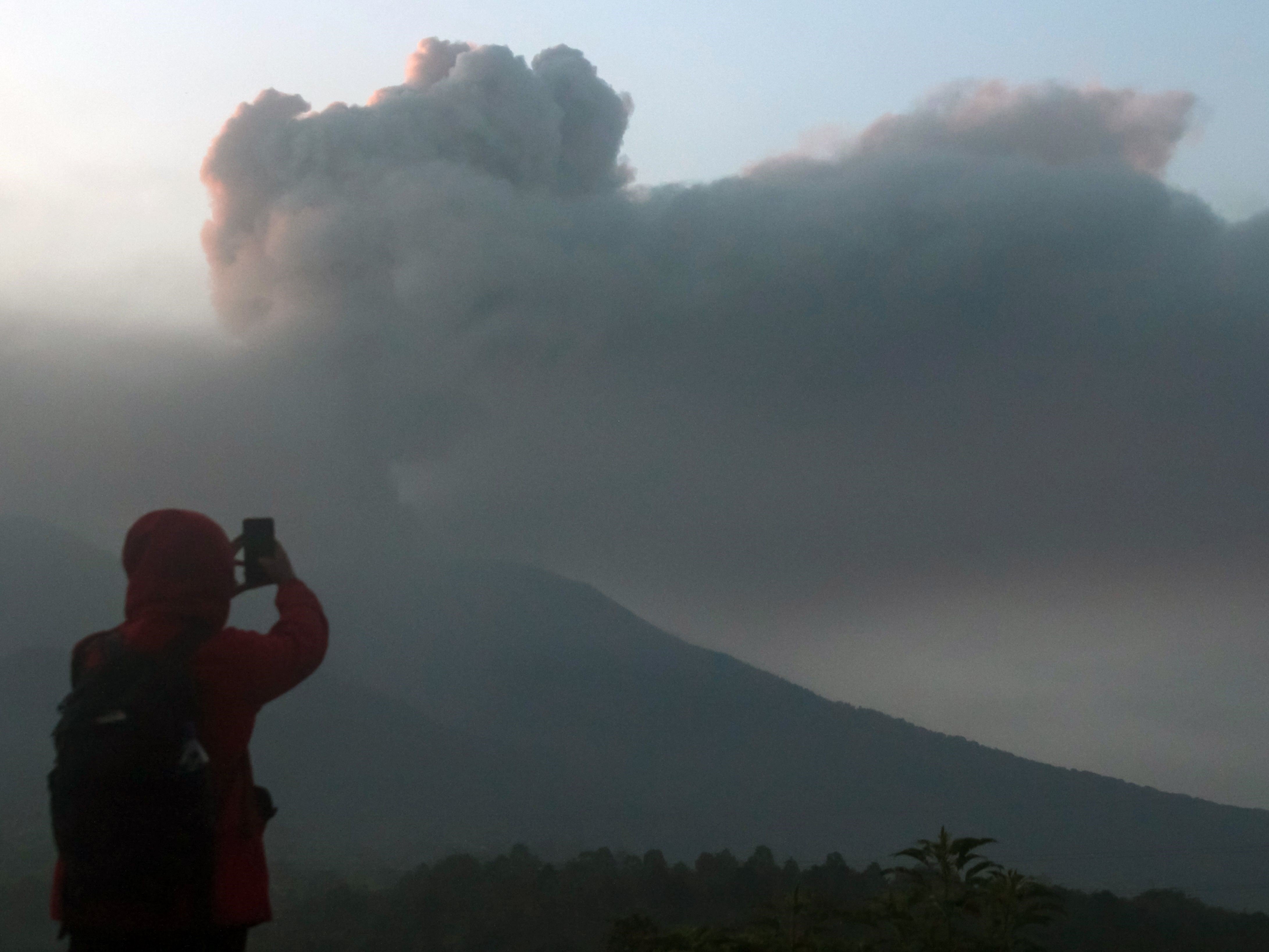 18 Pendaki di Marapi sudah Meninggal, Evakuasi Tetap Dilakukan