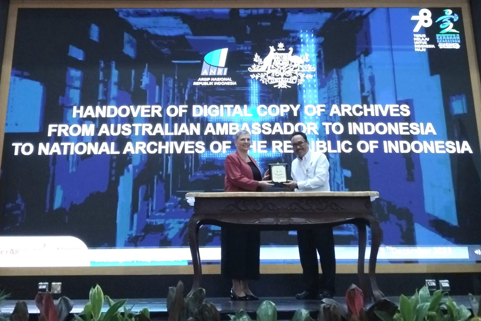 Serah Terima penyerahan salinan film dokumenter Pandit Nehru Visits Indonesia kepada ANRI, Selasa (5/12).