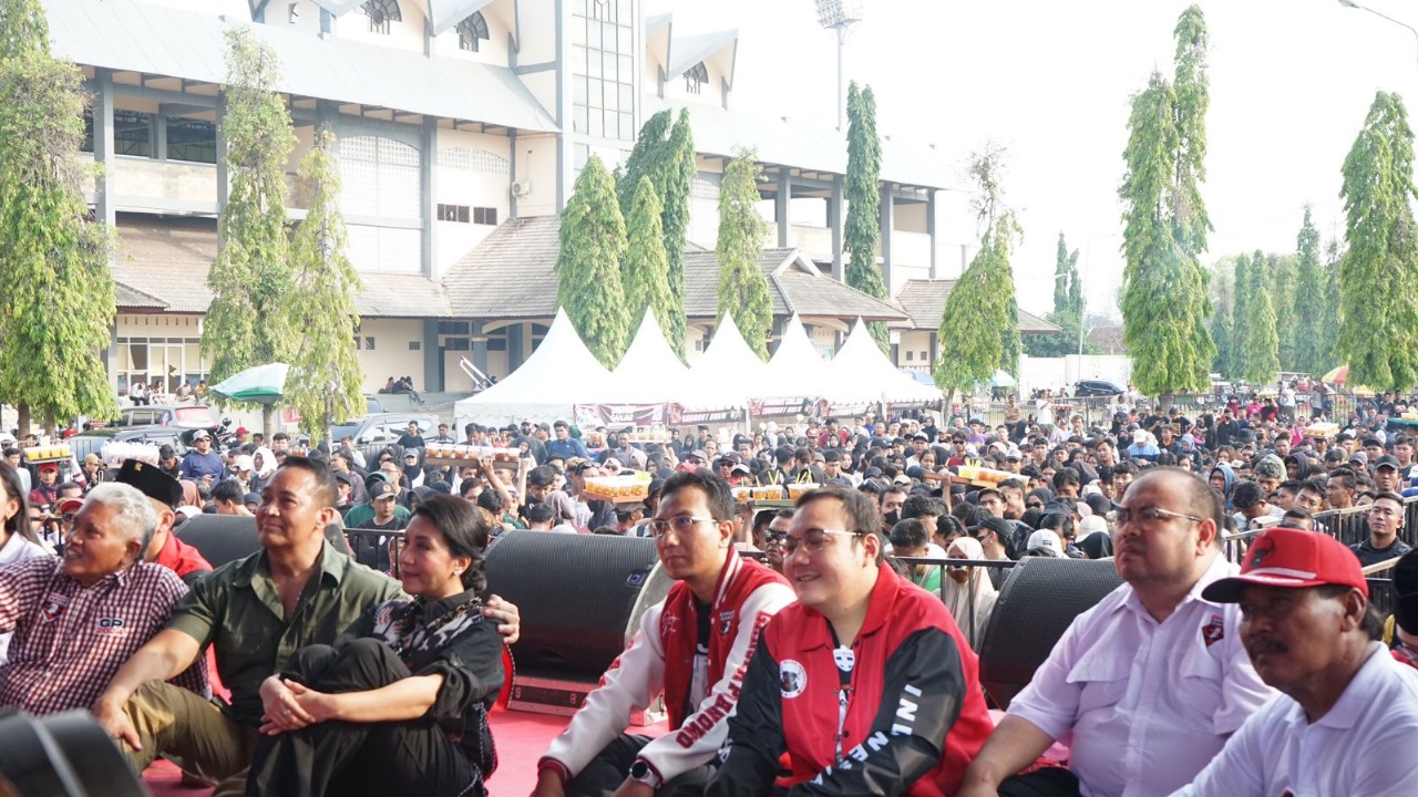 Pesta Rakyat Ganjar-Mahfud #20 yang diselenggarakan di Stadion Kebondalem di Kendal, Jawa Tengah, pada Selasa (26/12/2023) 