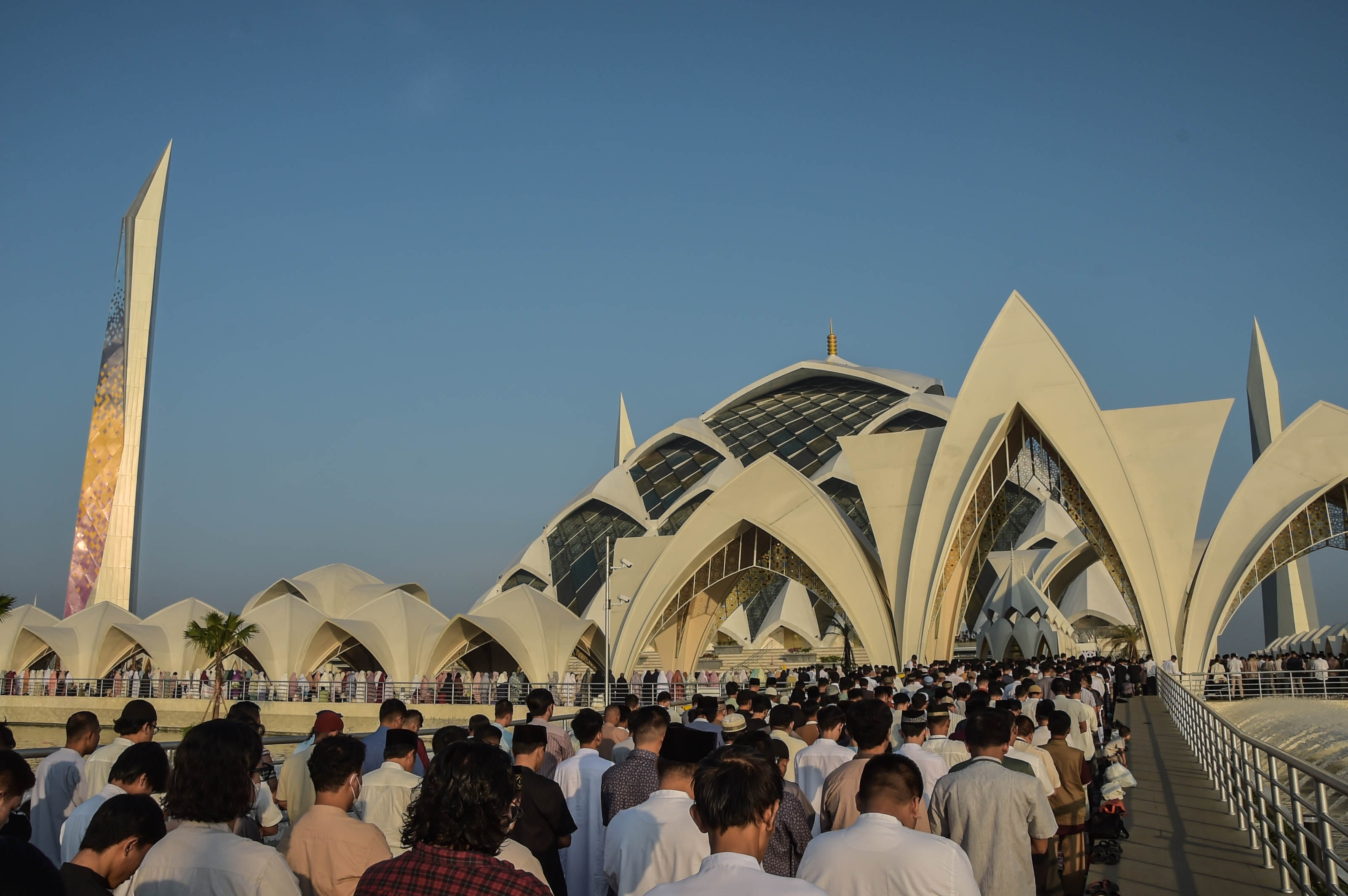 Satu Tahun, Masjid Al Jabbar Dikunjungi 4 Juta Orang