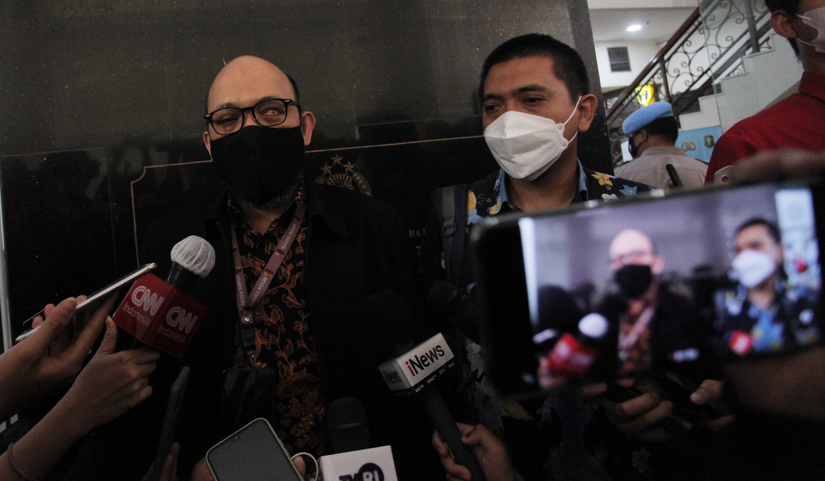 Mantan Penyidik Senior KPK Novel Baswedan (kiri).