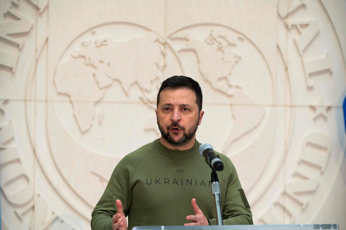Volodymyr Zelensky, dengan penuh semangat memohon dukungan militer terus-menerus dari Amerika Serikat dalam pidatonya di Washington.