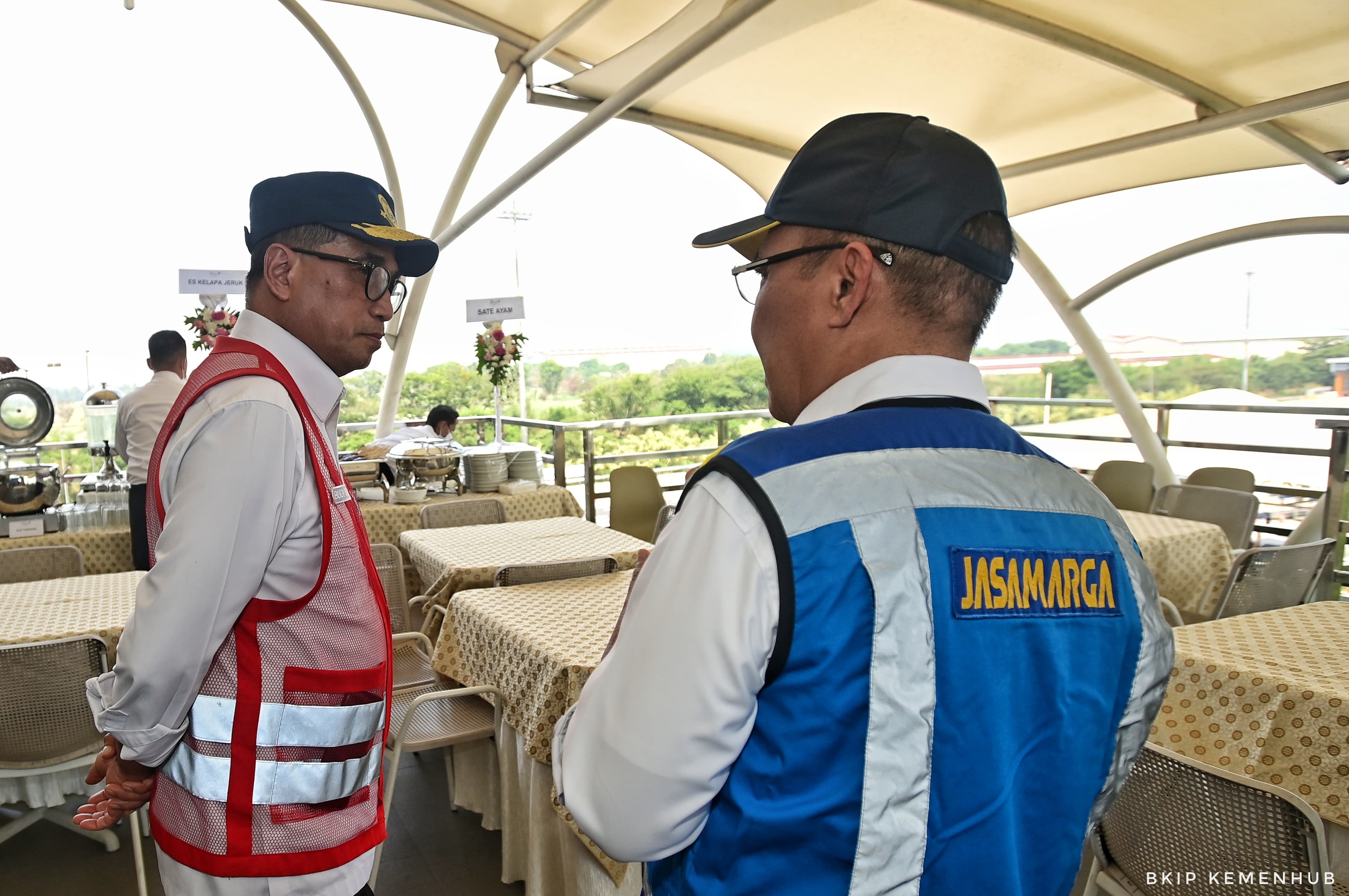Menteri Perhubungan Budi Karya Sumadi menggelar rapat koordinasi lintas sektoral mudik nataru