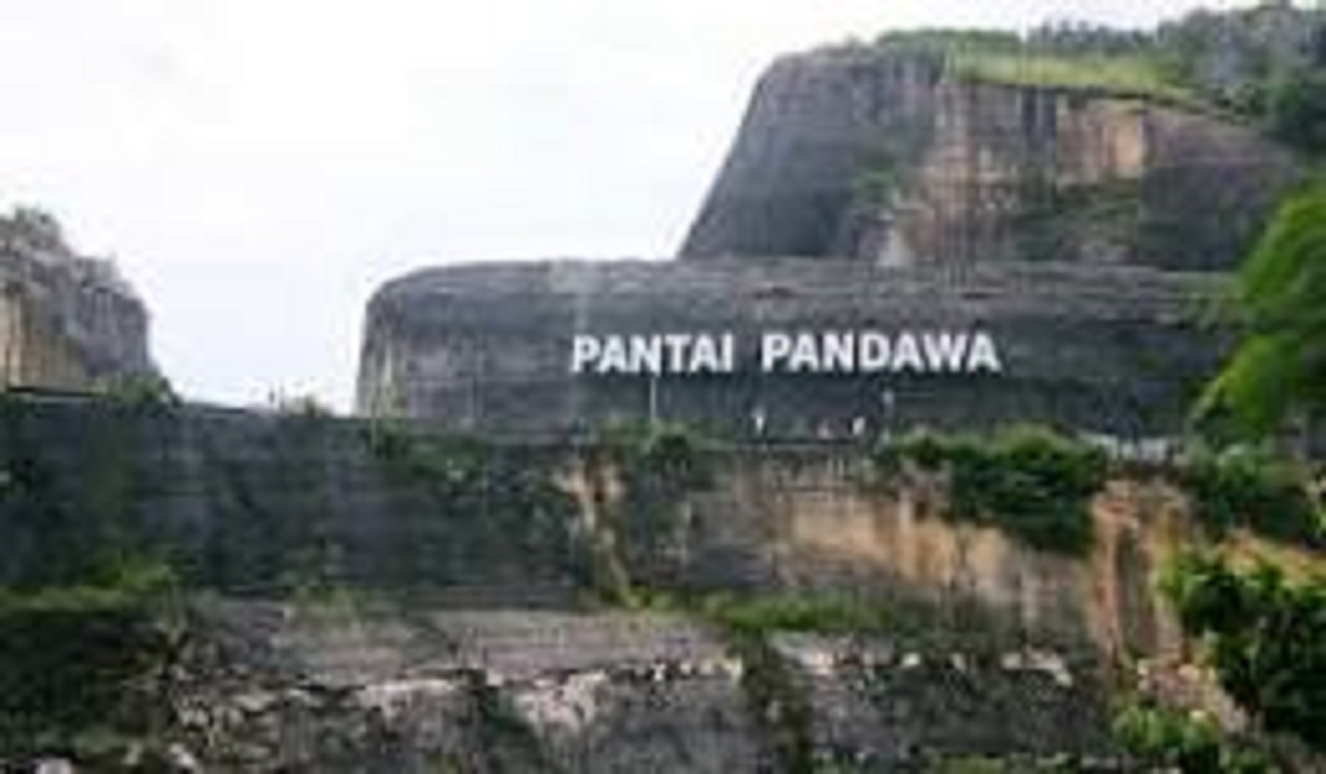 Libur Nataru, Pengunjung Pantai Pandawa Melonjak 50 Persen