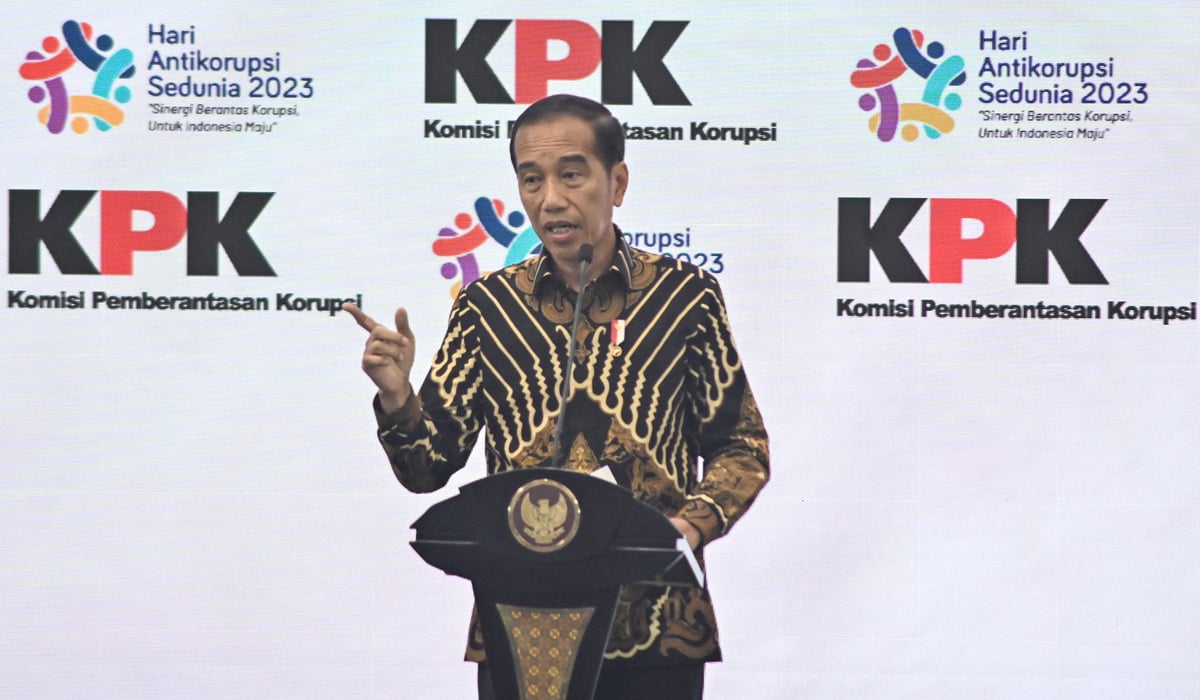 Presiden Joko Widodo menyampaikan sambutan saat peringatan Hari Anti Korupsi Sedunia (Hakordia) di Istora Senayan, Jakarta.