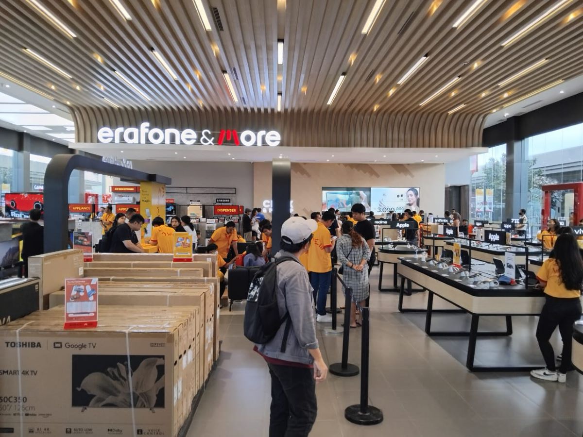 Melalui Erafone and More, pelanggan tidak hanya bisa membeli gadget, tapi juga membeli peralatan elektronik untuk rumah tangga.