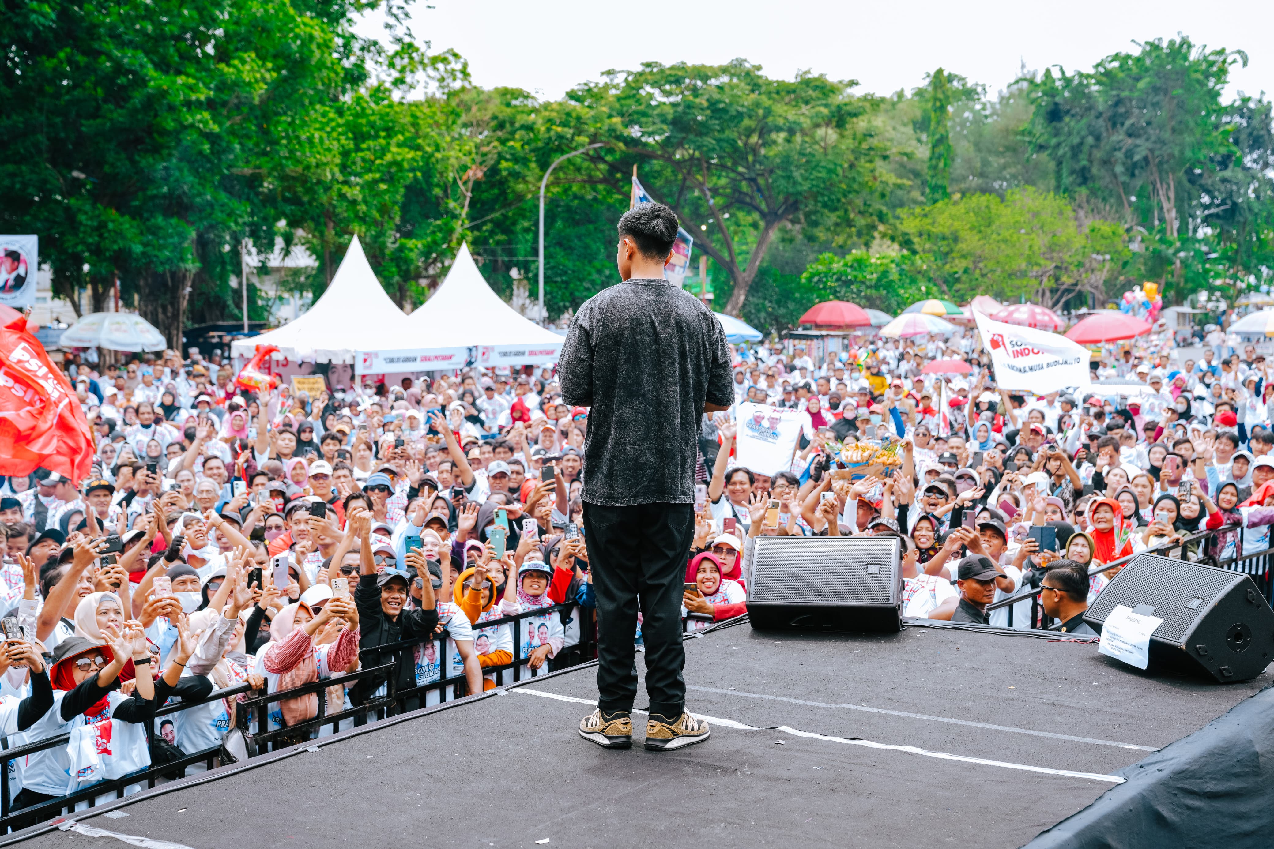Komentari Gimik Gibran saat Debat