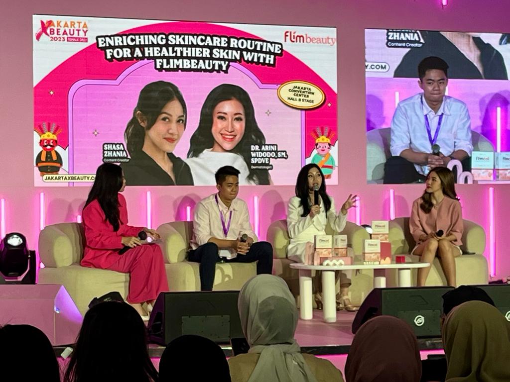 Talkshow “Enriching Skincare Routine for a Healthier Skin with Flimbeauty” di event Jakarta x Beauty 2023, Sabtu (17/12/2023),