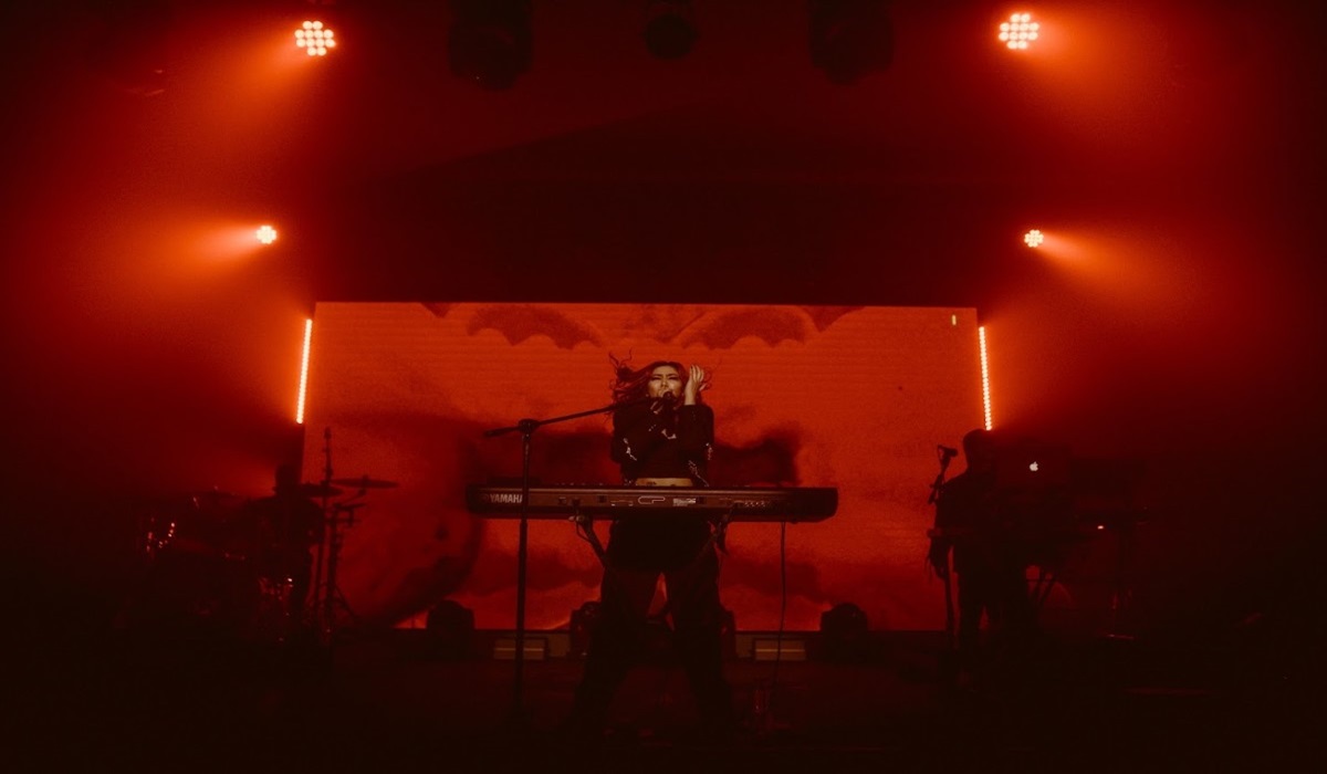 Penampilan Isyana Sarasvati di Semarang