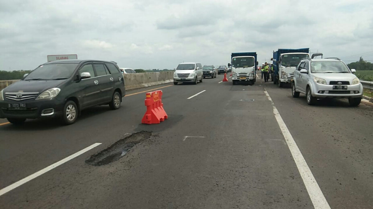 Pengemudi kendaraan yang melintasi Jawa Tengah pada saat liburan nataru diminta waspada akan puluhan titik rawan kecelakaan dan bencana.
