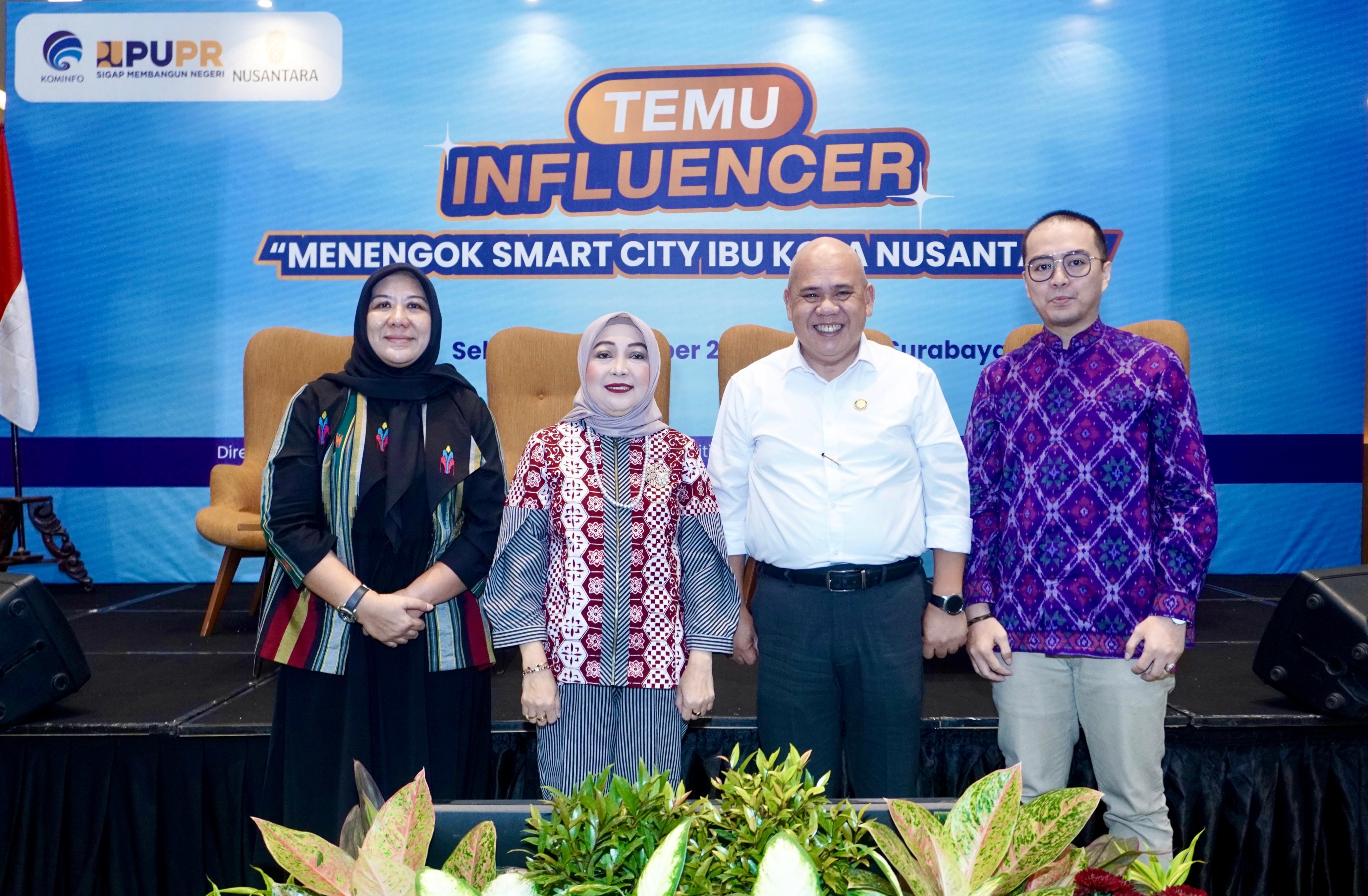Para pembicara di acara temu Influencer dengan tema  “Menengok Smart City Ibu Kota Nusantara” di Surabaya, Jawa Timur.