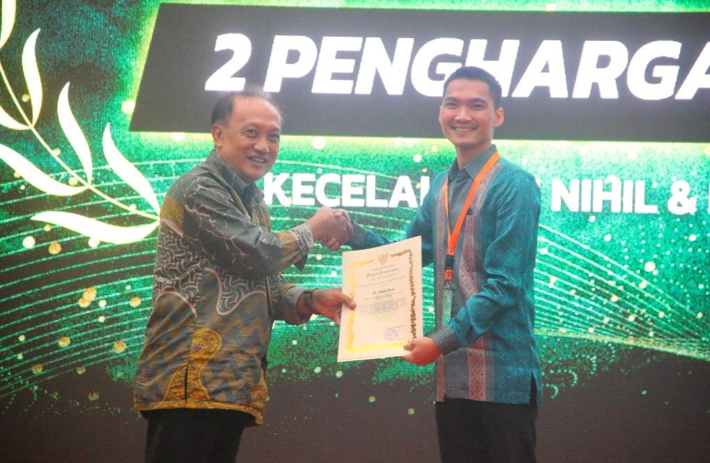 PT Amarta Karya (Persero) mendapatkan dua penghargaan keselamatan dan kesehatan kerja (K3) dari Disnakertrans Pemprov Jawa Barat.