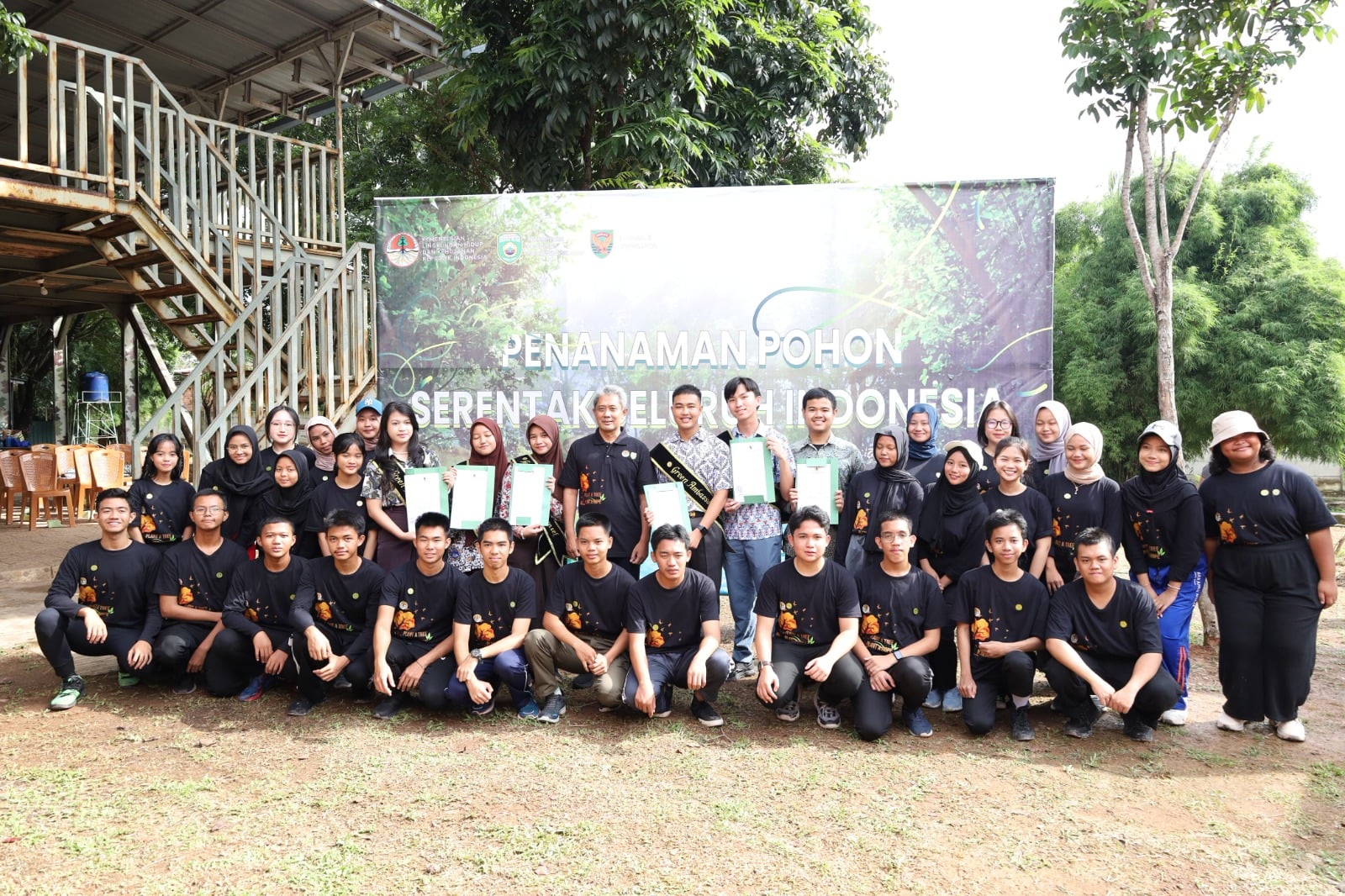 Gerakan Menanam Pohon secara serentak di seluruh Indonesia pada Sabtu (30/12/2023) juga melibatan kalangan generasi muda.