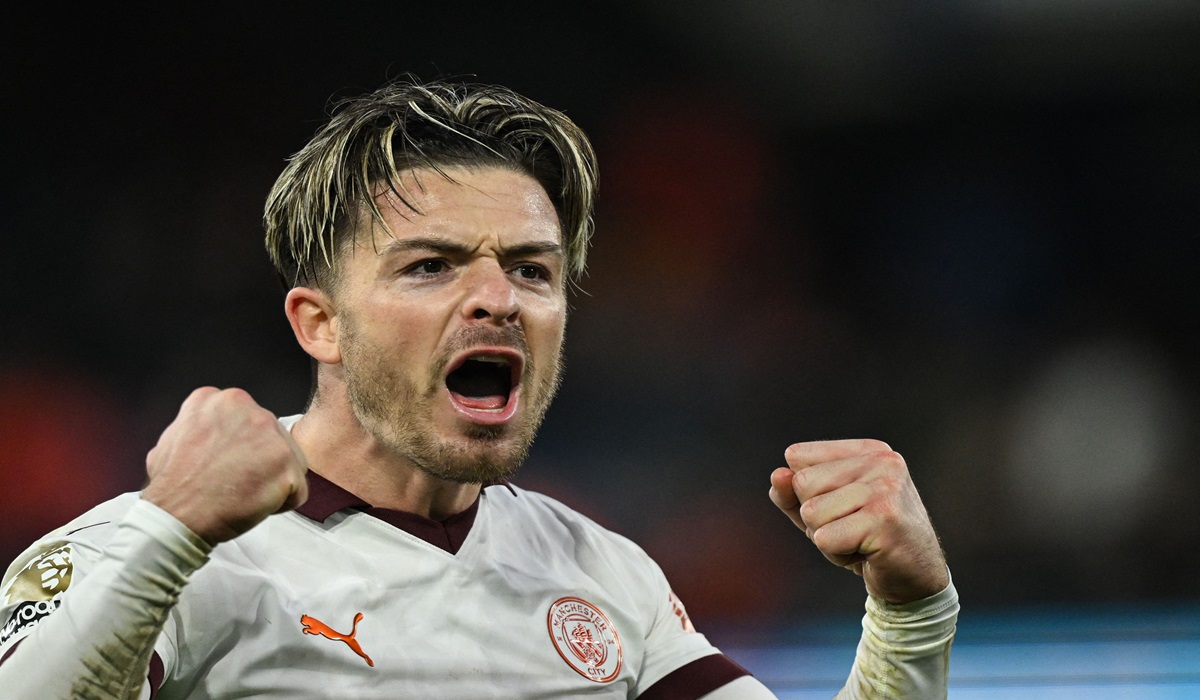 Gelandang Jack Grealish melakukan selebrasi usai Manchester City mengalahkan Luton Town di laga Liga Primer Inggris.