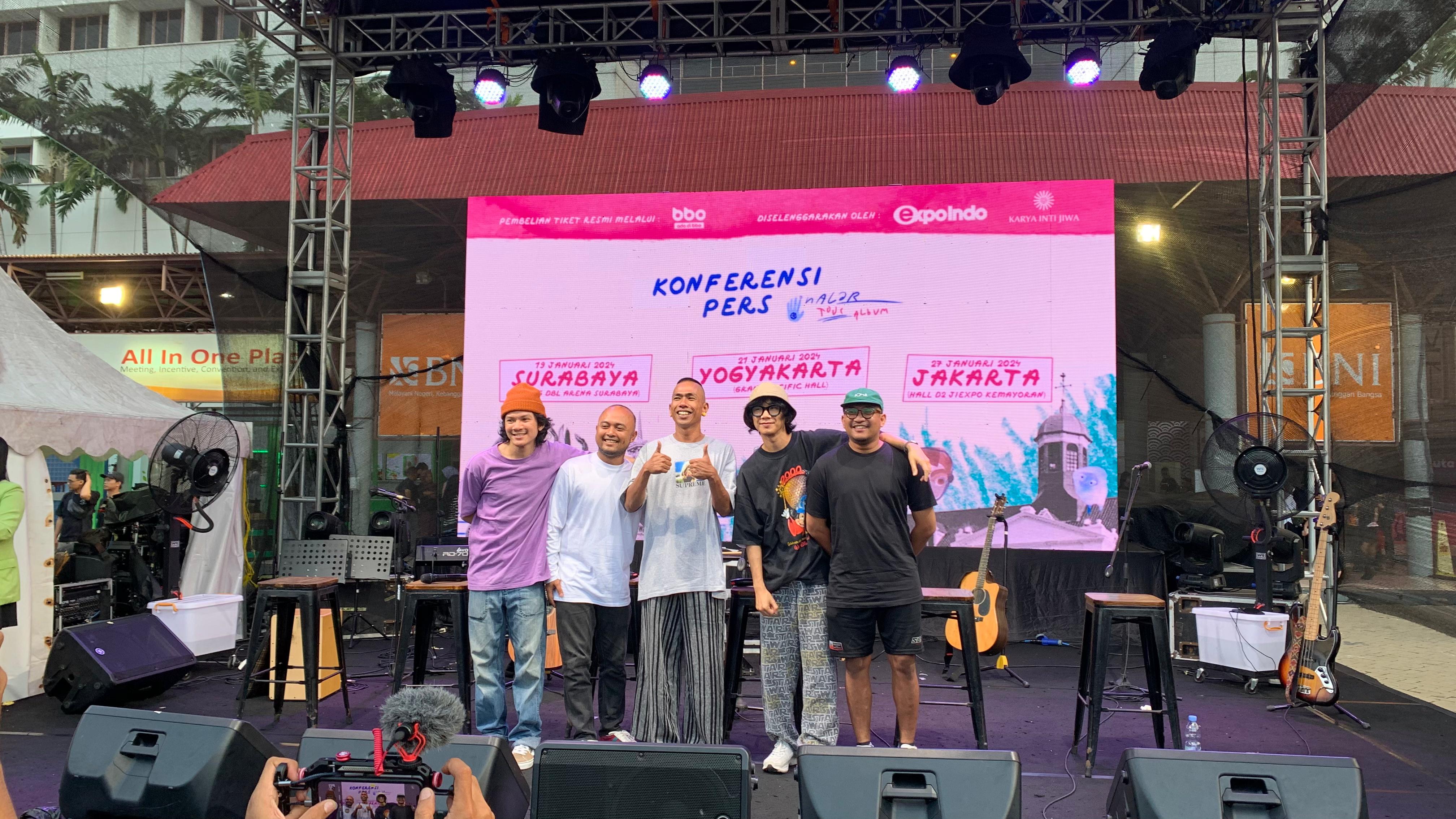 Bulan depan, grup musik fourtwnty akan menggelar tur album terbaru mereka, Nalar, bertajuk Nalar Tour Album.