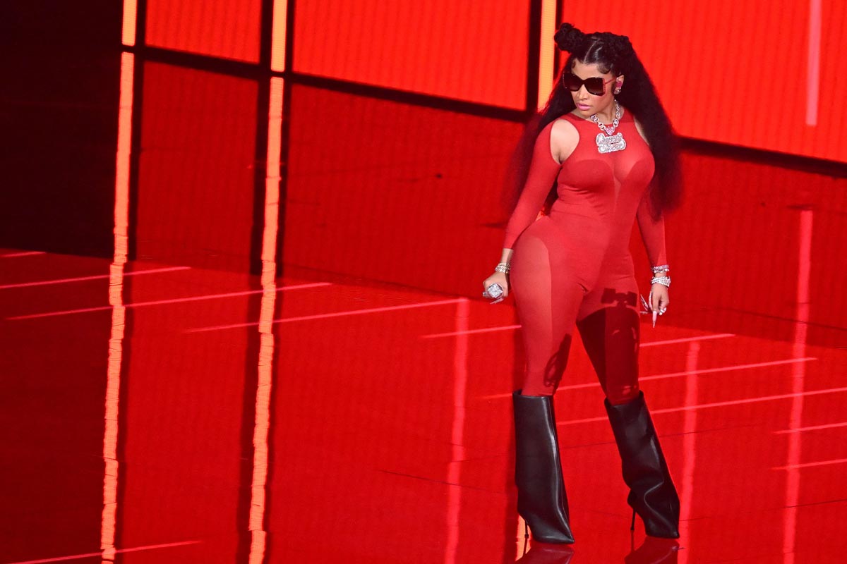 Nicky Minaj mendonasi US$50 ribu untuk program Toys for Tots untuk pemberian hadiah kepada seluruh anak di Amerika Serikat.