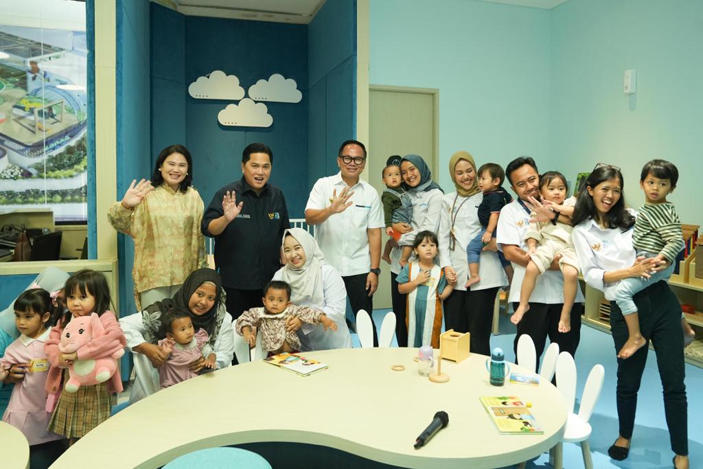 Menteri BUMN Erick Thohir meluncurkan fasilitas daycare di Kementerian BUMN sebagai kado Hari Ibu.