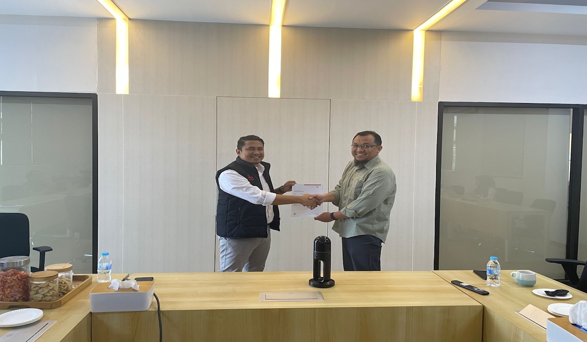 Pemberian hibah perangkat lunak Leica ke Departemen Teknik Geomatika ITS