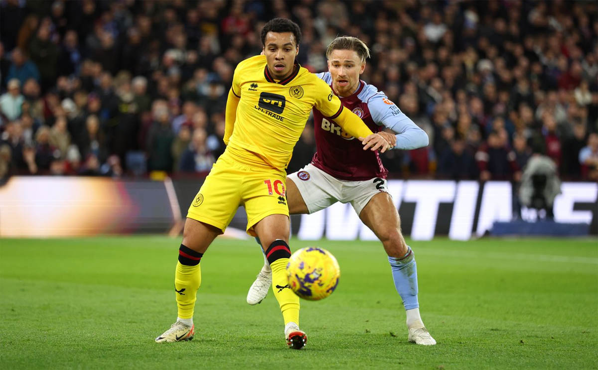 Aston Villa gagal menduduki puncak klasemen Liga Primer Inggris setelah ditahan imbang 1-1 oleh Sheffield United.
