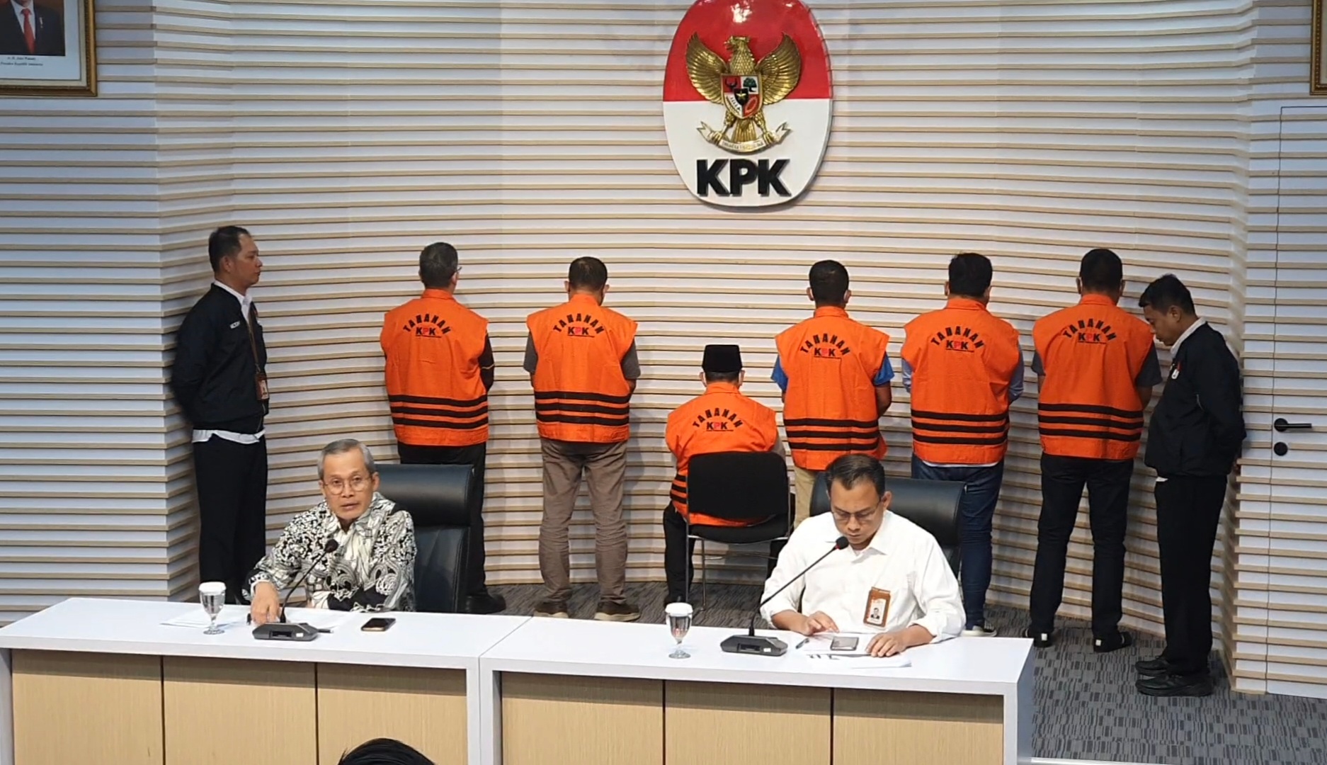 Para tersangka OTT KPK di Maluku Utara.