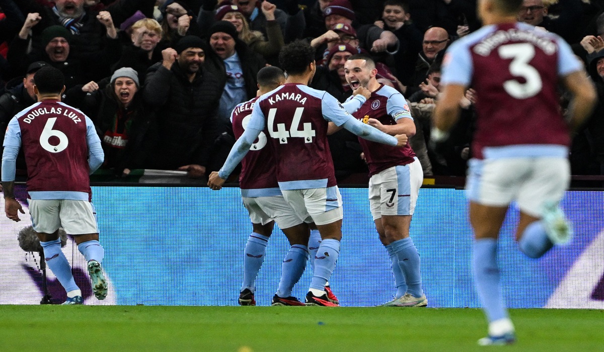Para pemain Aston Villa melakukan selebrasi usai mencetak gol ke gawang Arsenal di laga Liga Primer Inggris.