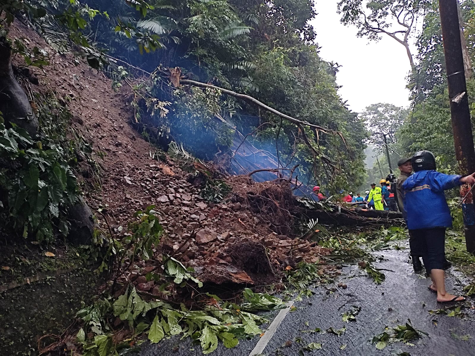 Tembok Tergerus Arus Sungai, Seorang Warga di Sukabumi Tewas