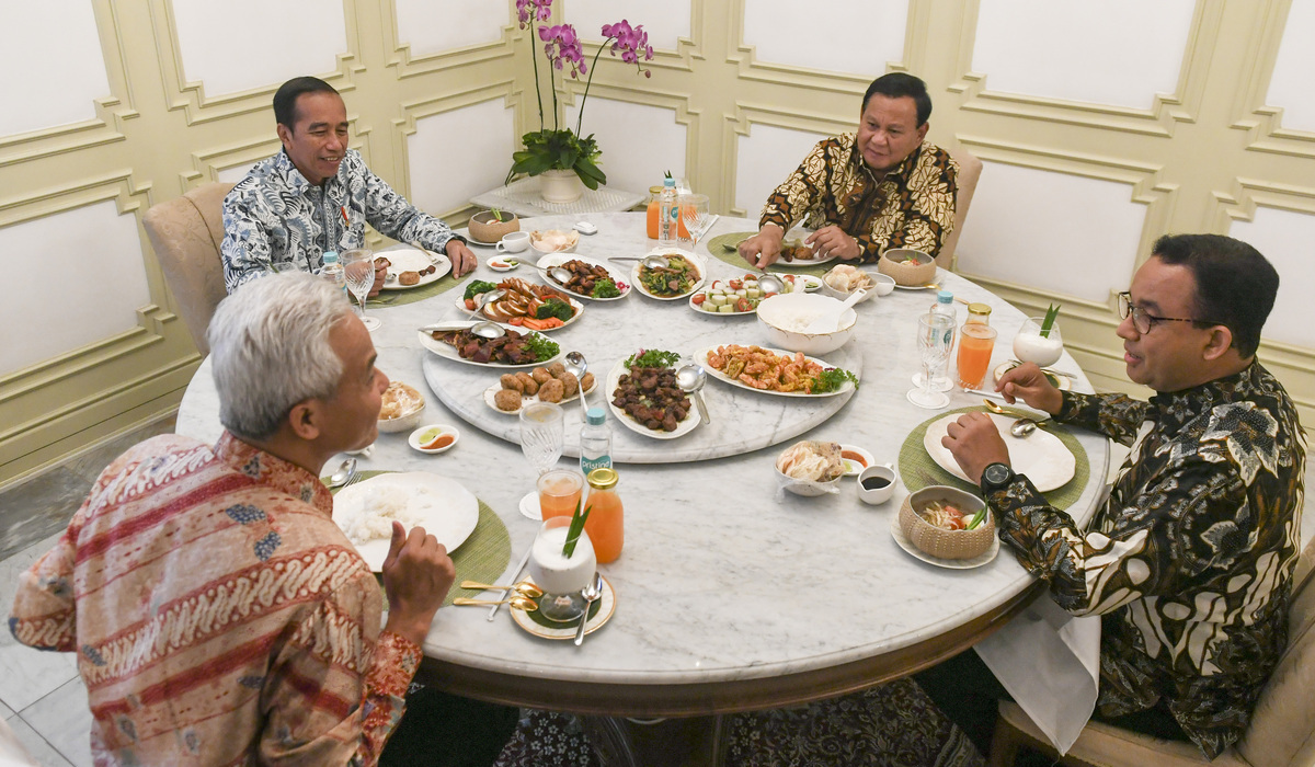 Presiden Joko Widodo, bersama bakal calon presiden Prabowo Subianto,  Ganjar Pranowo, dan Anies Baswedan.