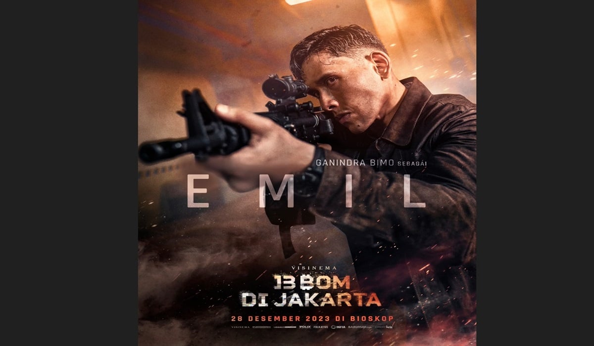 Poster film 13 Bom di Jakarta yang menampilkan karakter Emil yang diperankan oleh Ganindra Bimo.